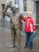 Katharina mit Statue von Peppone in Brescello