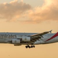 Airbus A380 der Emirates im Endanflug