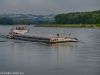 Schiff am Kraftwerk Wallsee