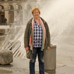 Astrid am Stachusbrunnen in München