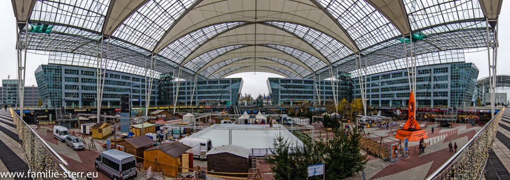 Munich Airport Center / Vorbereitungen für den Weihnachtsmarkt