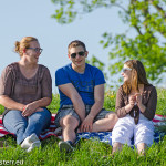 Katharina, Thomas und Isabella auf dem Attachinger Aussichtshügel