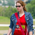 Melanie auf dem Beucherhügel im Flughafen München