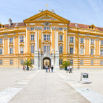 Stift Melk / Vorhof zum Prälatenhof