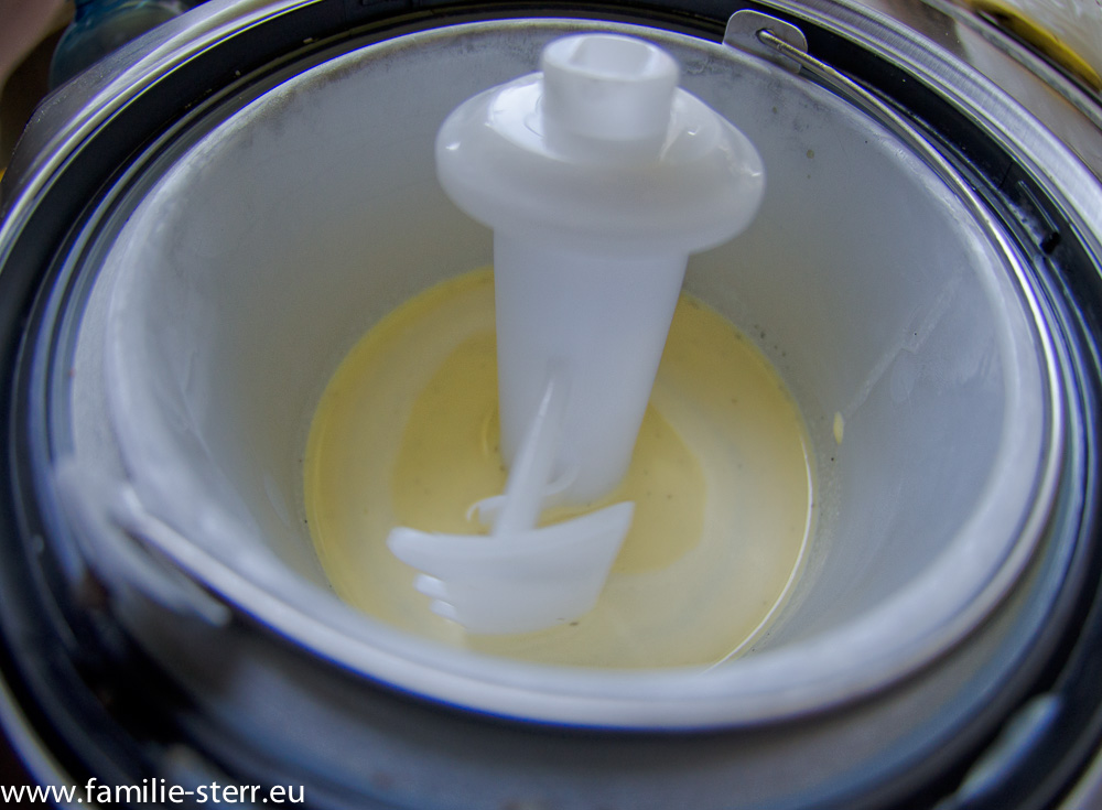 Vanille - Eis in der Eismaschine