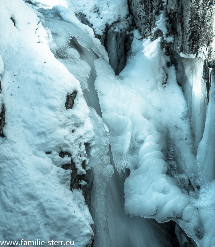 Eis und Schnee bedecken den Tatzlwurm bei Bayrischzell