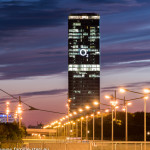Das O2 - Hochhaus "Uptown" München bei Sonnenuntergang
