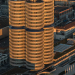 BMW - Hochaus bei Sonnenuntergang vom Olympiaturm aus