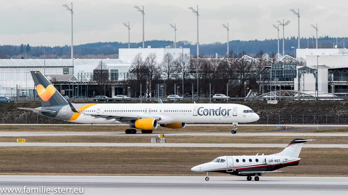 Condor - Urlauberflugzeug und Jet der Regierung der Ukraine am Flughafen München