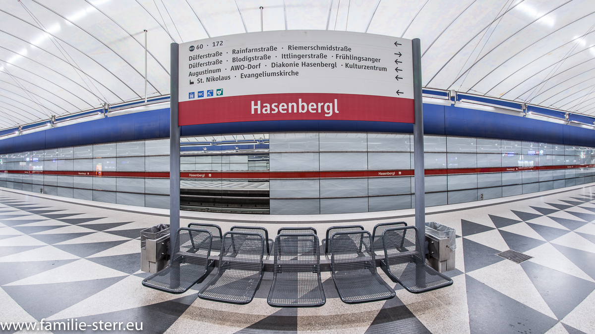Schild im Bahnhof Hasenbergl / U2 / U-Bahn München