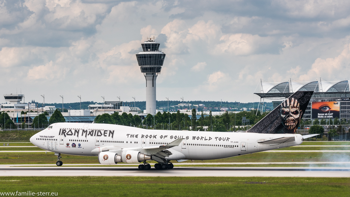 Ed - Force - One / Boeing 747-400 von Iron Maiden bei der Landung am Flughafen München