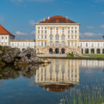 Blick vom Schlosspark auf das Schloss Nymphenburg