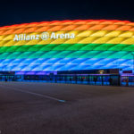 Allianz Arena am Christopher Street Day in Regenbogenfarben