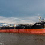 Das Tankschiff Aberdeen beim Auslaufen aus dem Hamburger Hafen