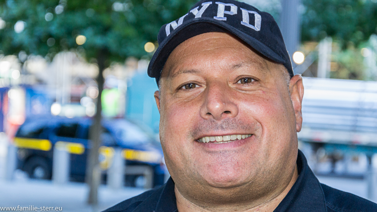 NYPD - Officer beim 9/11 Memorial