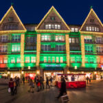 weihnachtliche beleuchtetes Kaufhaus Oberpollinger in München