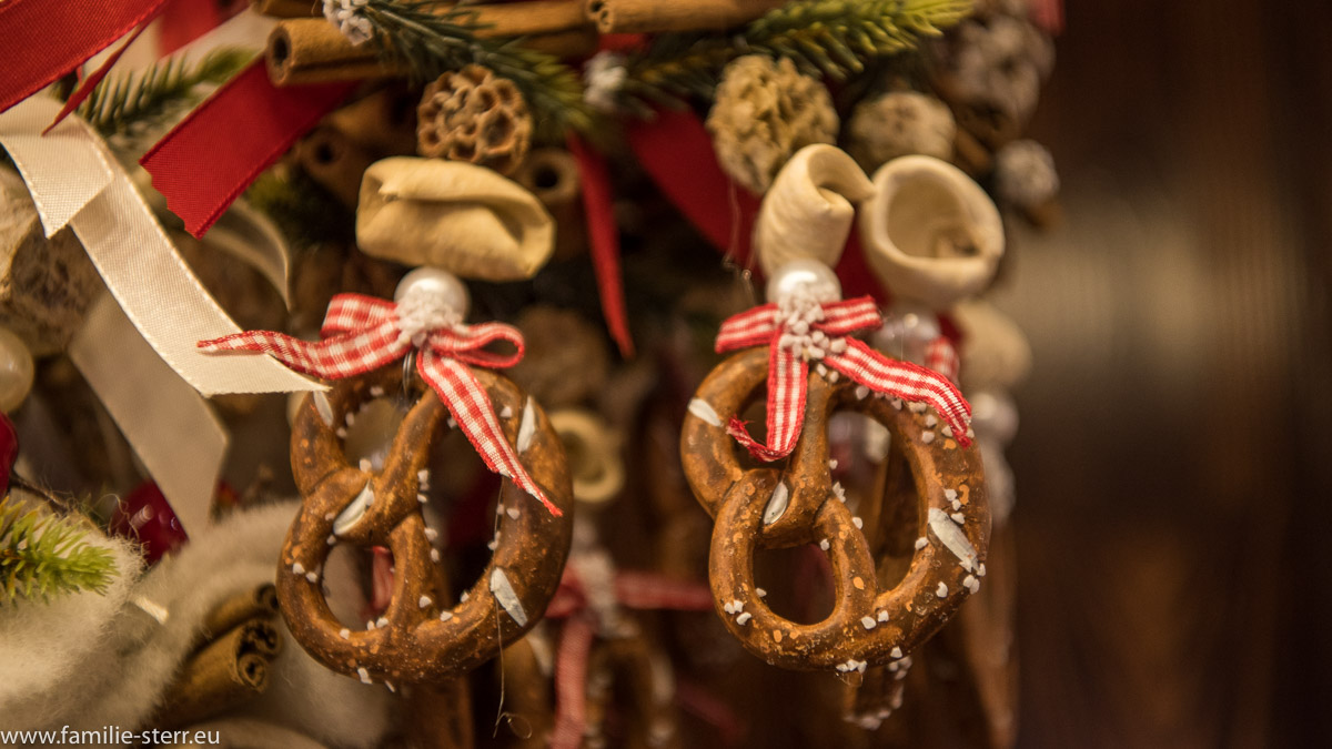 Brezen als Weihnachtsschmuck / Christkindlmarkt München