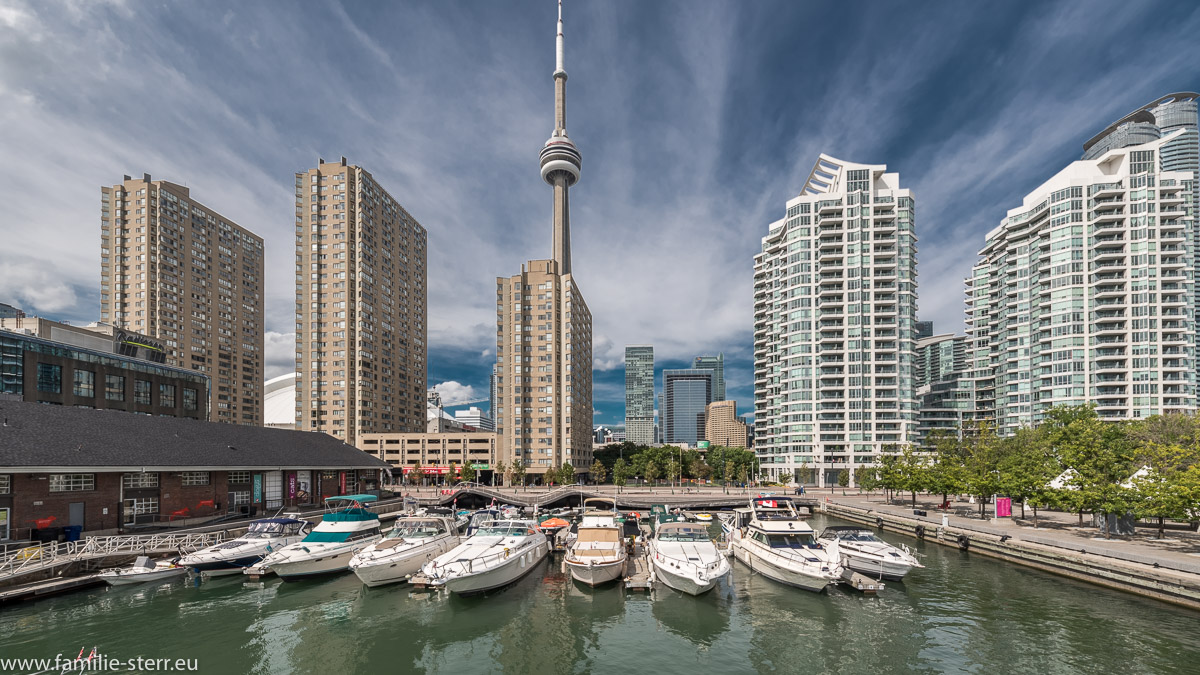 Yachthafen Toronto mit CN Tower im Hintergrund