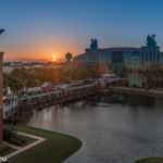 Sonnenaufgang über dem Walt Disney World Swan Hotel