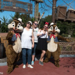 Astrid, Katharina und Melanie mit Chip und Dale im Magic Kingdom