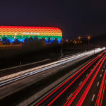 Blick über die A9 auf die Allianz Arena beim Christopher Street Day 2017