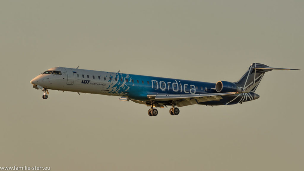 LOT CRJ900 im Endanflug auf den Flughafen München