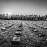 Sonnenuntergang über der Kriegsgräbersttätte München am Waldfriedhof