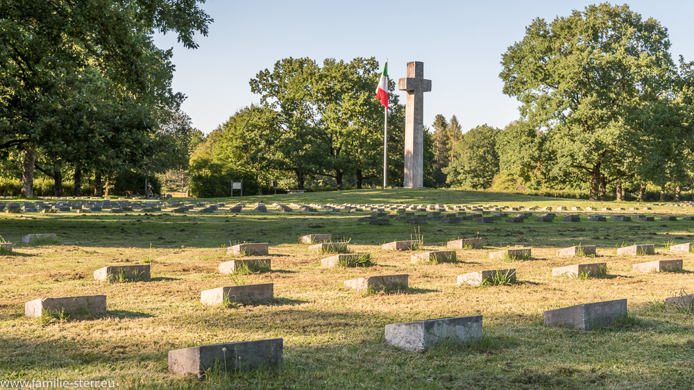 Grabmale am italienischen Soldatenfriedhof in München