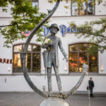 Karl Valentin Brunnen am Münchner Viktualienmarkt vor der Schrannenhalle