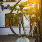 Sonnenuntergang über dem Karl - Valentin - Brunnen am Münchner Viktualienmarkt