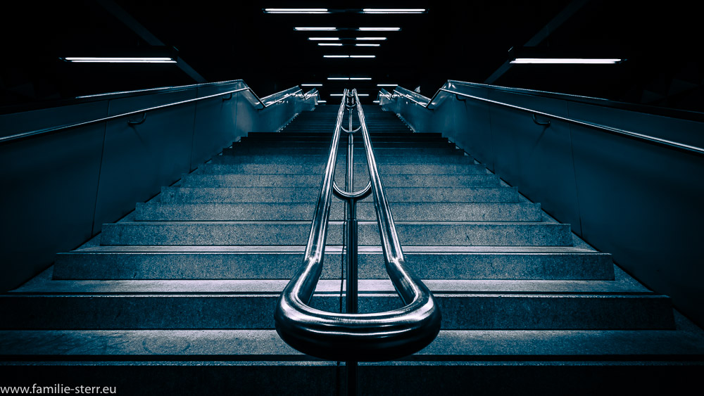 Treppe in der U-Bahn -Station Olympia - Einkaufszentrum