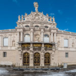 Fassade des königlichen Schloss Linderhof im Winter