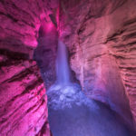 beleuchtete untere Grotte der Cascata Varone