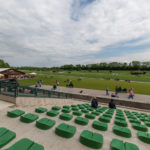 Blick von der Tribüne über die Galopprennbahn in München Riem