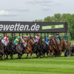 Start eines Galopprennens / Saisoneröffnung 2018 in München Riem