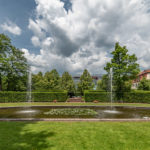 Brunnen mit zwei Fontänen im sog. Kronenbassin im Park Schloss Lichtenwalde