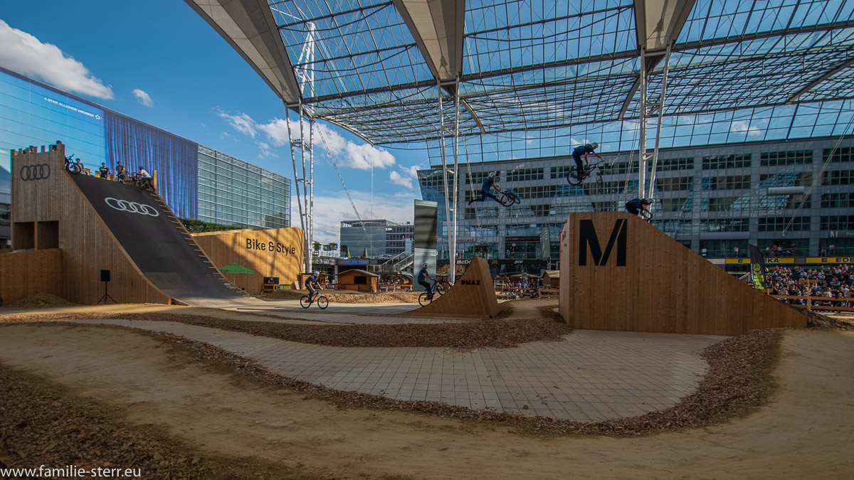 Parcours und Sprunganlage beim Bike & Style 2018 im Munich Airport Center