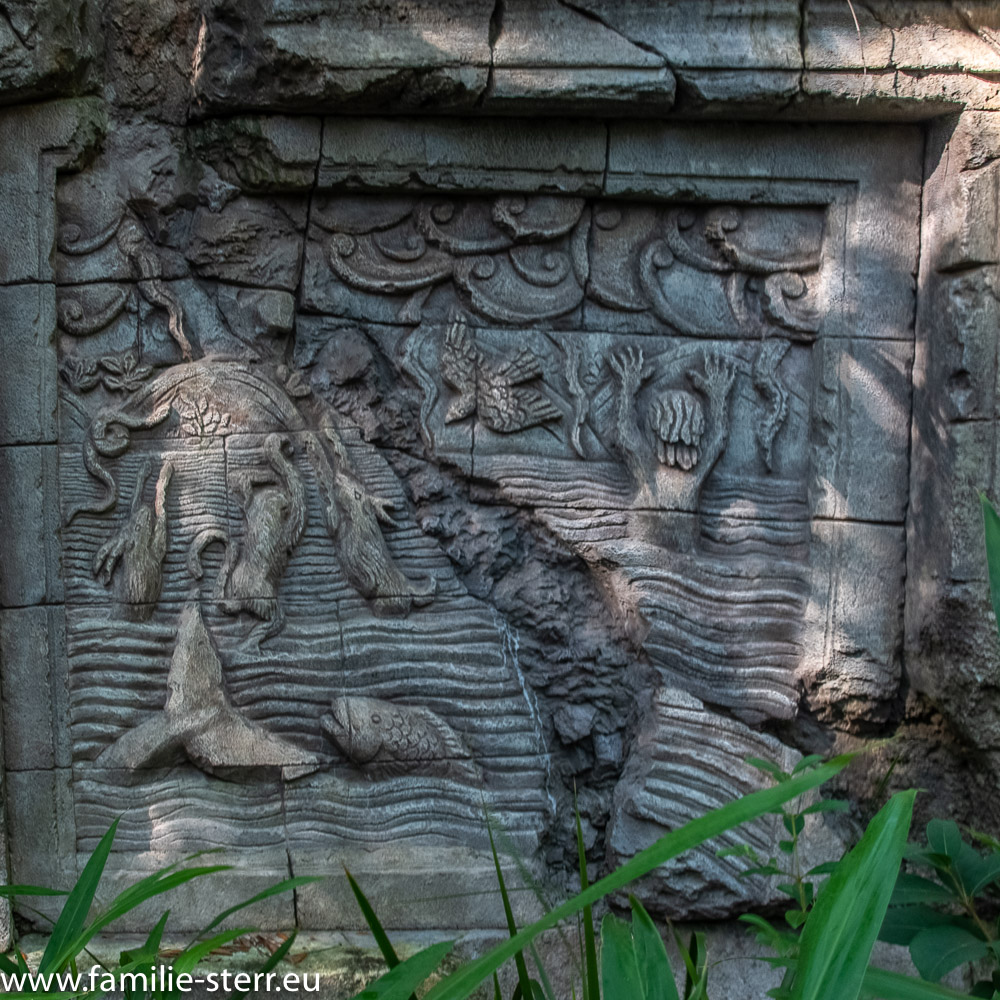 erstes Relief zur Geschichte des Tree of Life aus Anandapur im Animal Kingdom, Disney World, Florida