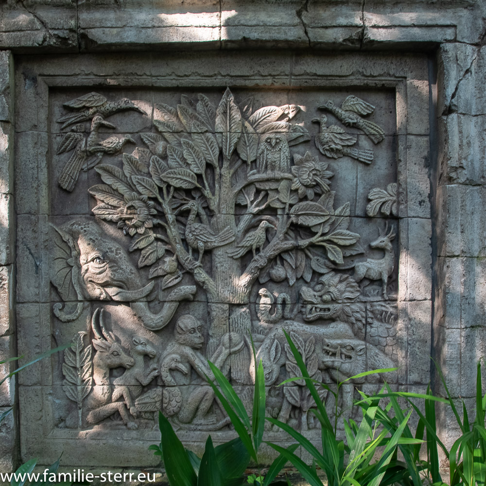 Relief mit dem Baum des Lebens in Anandapur - Animal Kingdom, Disney World, Florida