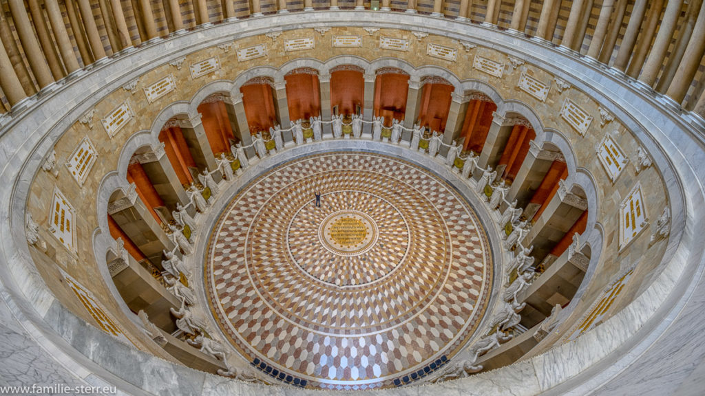 Blick von oben in die Befreiungshalle bei Kelheim