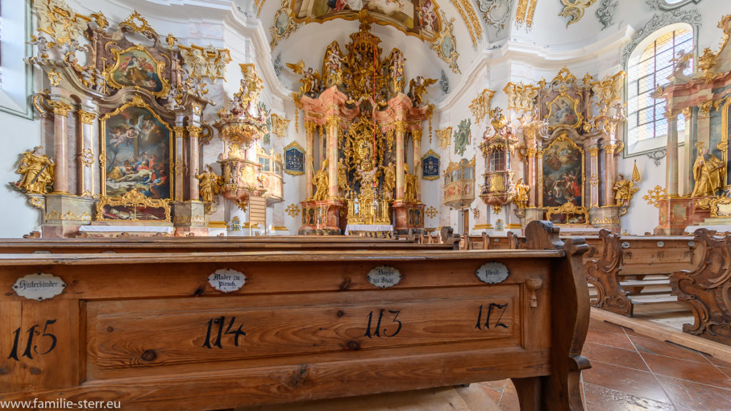 Innenraum Kirche Maria Königin des Rosenkranzes / Marienberg bei Burghausen