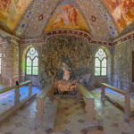 seitliche Ansicht in die Grottenkapelle Maria Magdalene vom Eingangsbereich der Magdalenenklause aus