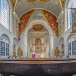 Hauptraum mit Hochaltar der Wieskirche bei Freising