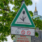 Geschützte Grünanlage - Hinweisschild in Berlin