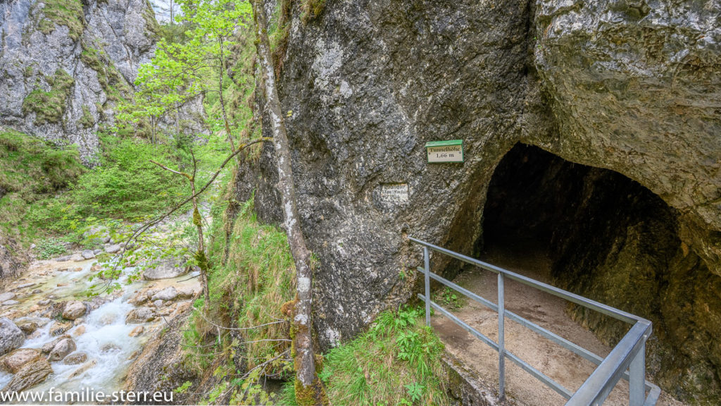 Tunnel am Wanderweg durch die Almbachklamm