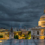 nächtlicher Blick über London auf die St. Pauls Cathedral