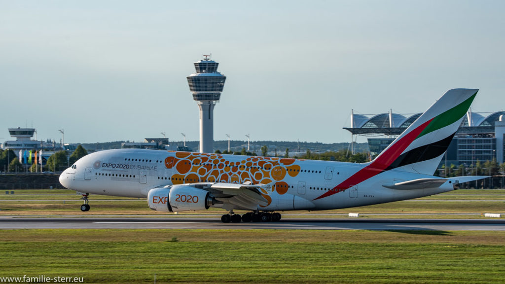 Airbus A380 A6-EEY Emirates in "EXPO 2010 Dubai" bei der Landung am Flughafen München