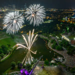 Feuerwerk beim imPark Sommerfestival 2019 von der Aussichtskanzel des Olympiaturms aufgenommen