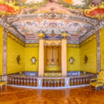 Großes Himmelbett im Paradeschlafzimmer der Kurfürstin im Obergeschoss des Neuen Schloss Schleissheim