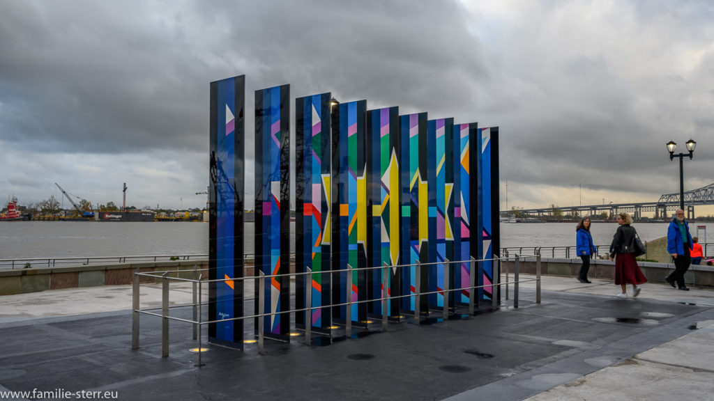 neun Panele des Holocaust - Memorial in New Orleans im Woldenberg Park